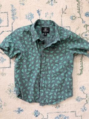 Volcom Short Sleeve Button-Up Shirt in Teal and Gray Geometric Print
